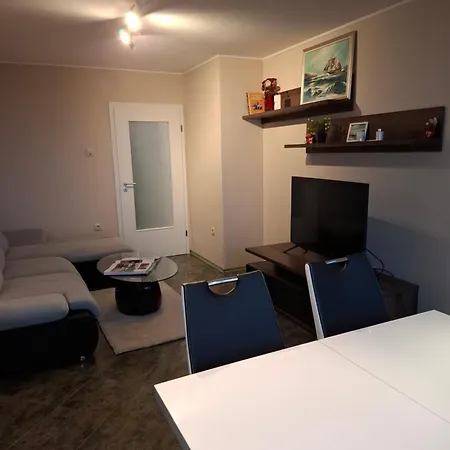 Petar Gembeshev דירה וארנה